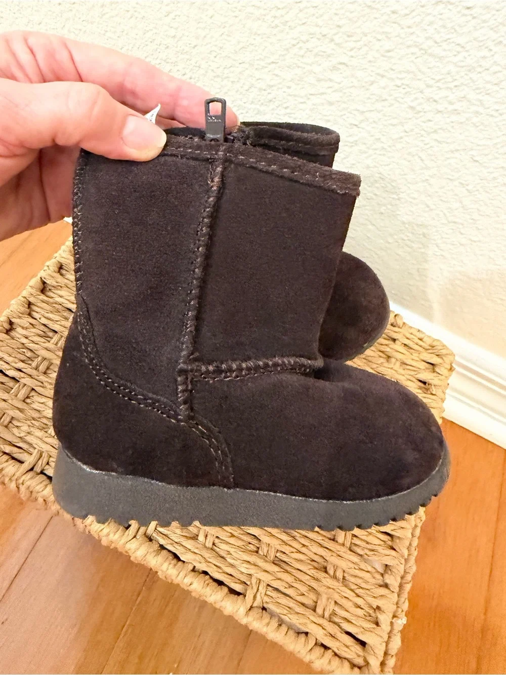 Circo Girls Brown Genuine Suede Zip Up Winter Boots Kids Size 5
